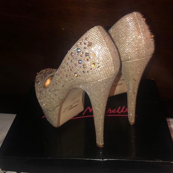 Anne Michelle Bamboo pump with rhinestones - Picture 3 of 4